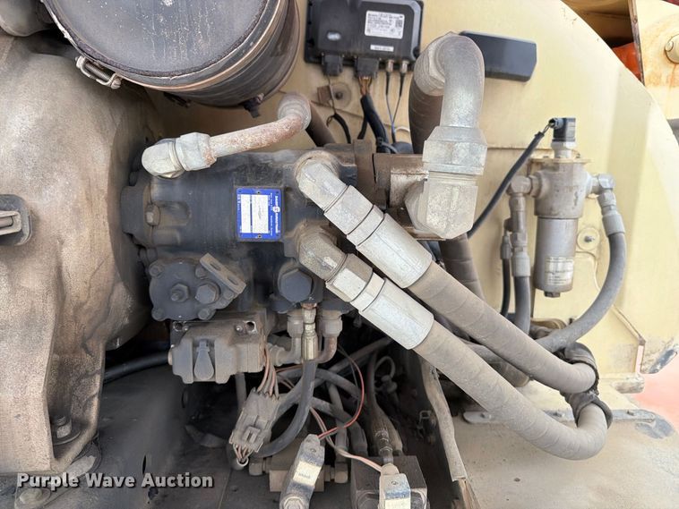 image for item EV7026 2000 JLG 660SJ boom lift