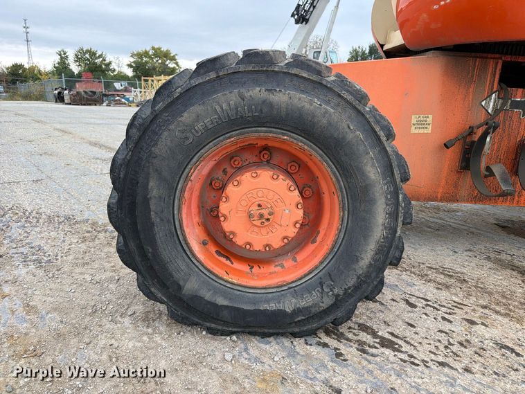 image for item EV7026 2000 JLG 660SJ boom lift