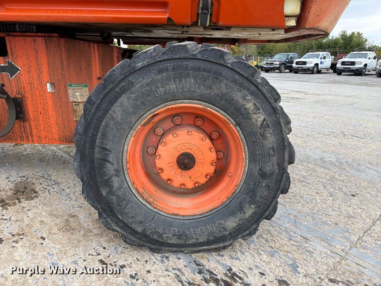image for item EV7026 2000 JLG 660SJ boom lift