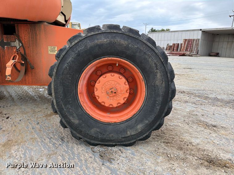 image for item EV7026 2000 JLG 660SJ boom lift