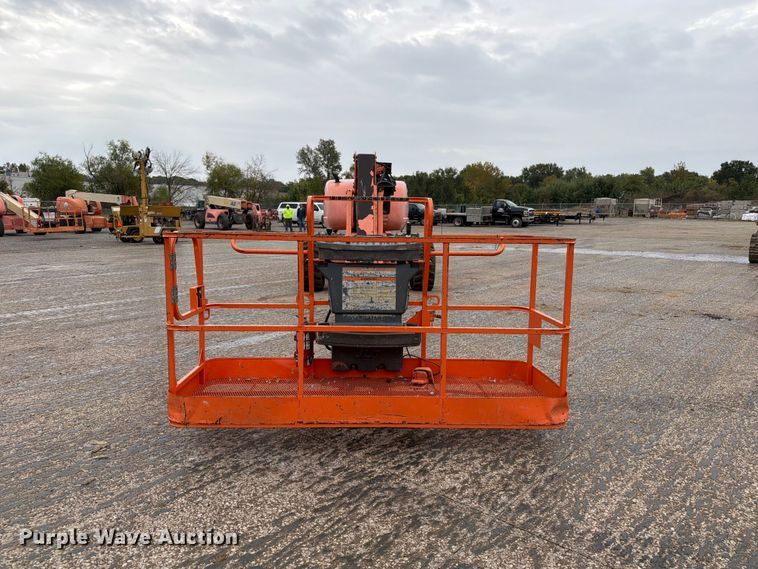 image for item EV7027 2005 JLG 660SJ boom lift