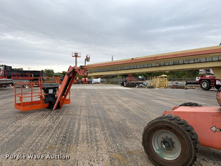 image for item EV7027 2005 JLG 660SJ boom lift