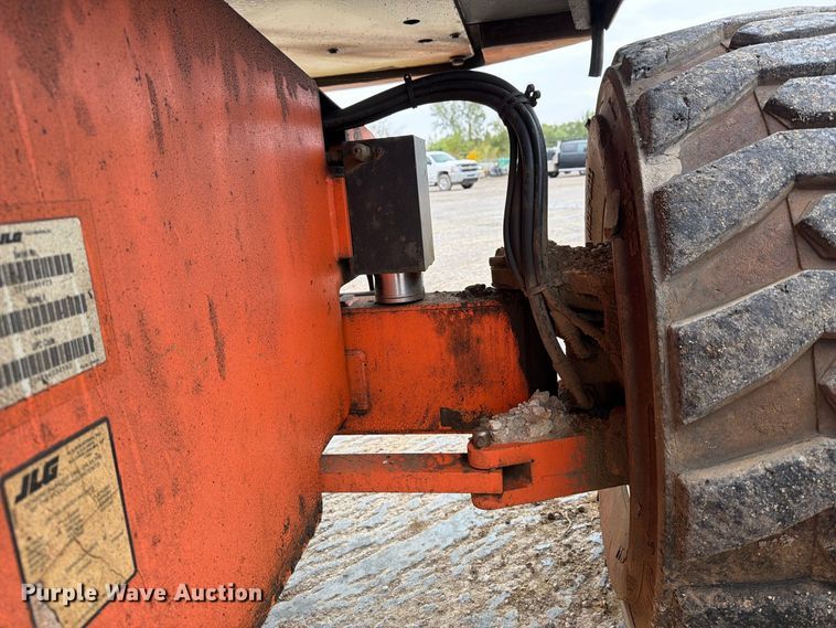image for item EV7027 2005 JLG 660SJ boom lift