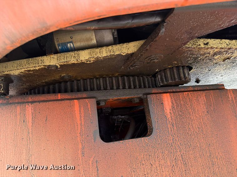 image for item EV7027 2005 JLG 660SJ boom lift