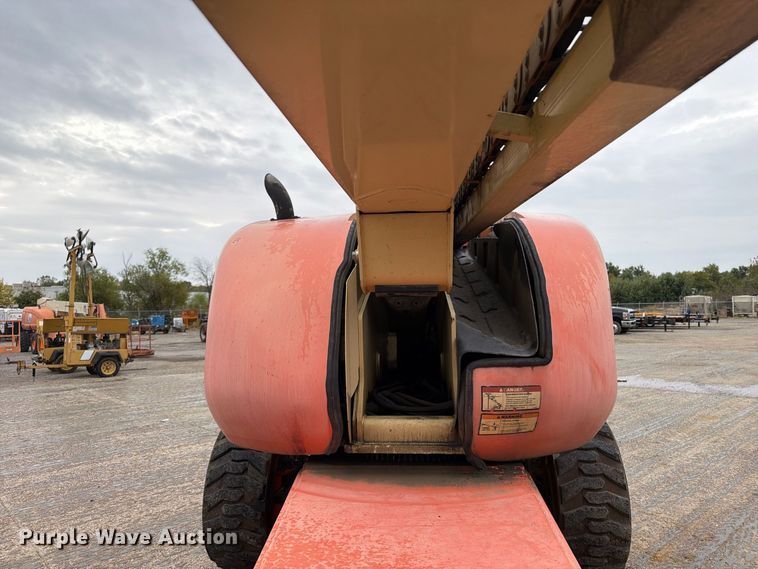 image for item EV7027 2005 JLG 660SJ boom lift