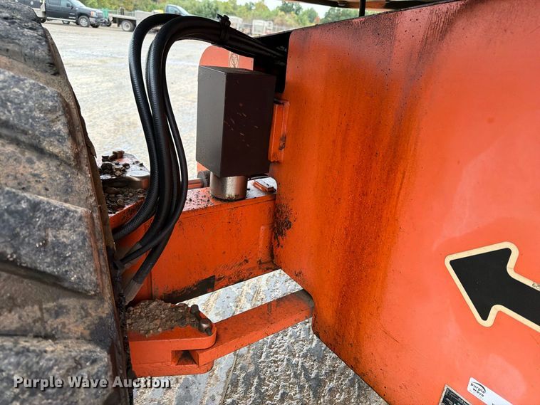 image for item EV7027 2005 JLG 660SJ boom lift