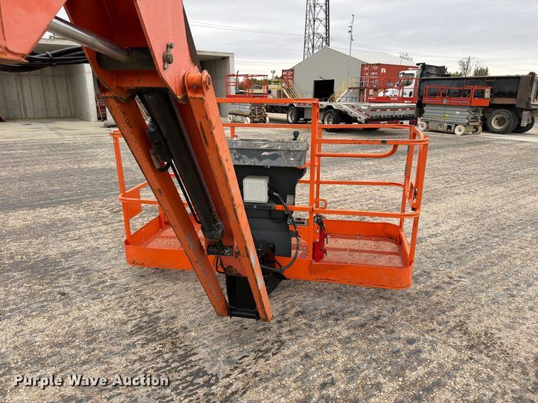 image for item EV7027 2005 JLG 660SJ boom lift