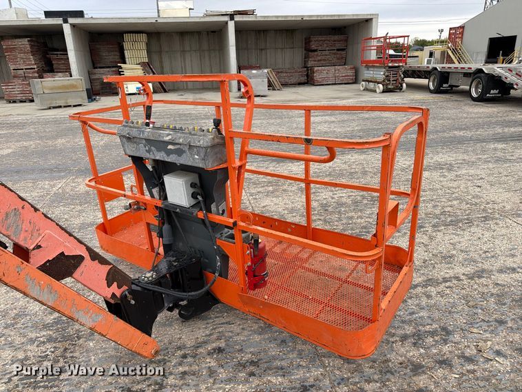 image for item EV7027 2005 JLG 660SJ boom lift