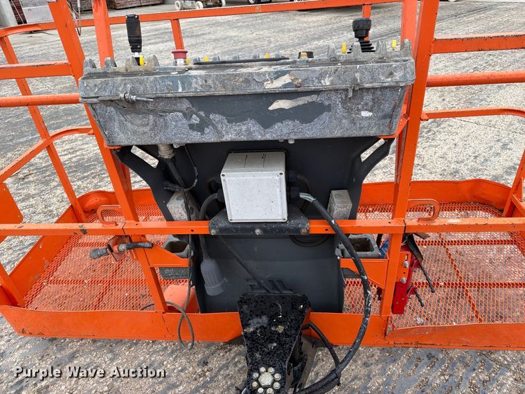 image for item EV7027 2005 JLG 660SJ boom lift