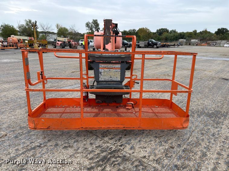 image for item EV7027 2005 JLG 660SJ boom lift