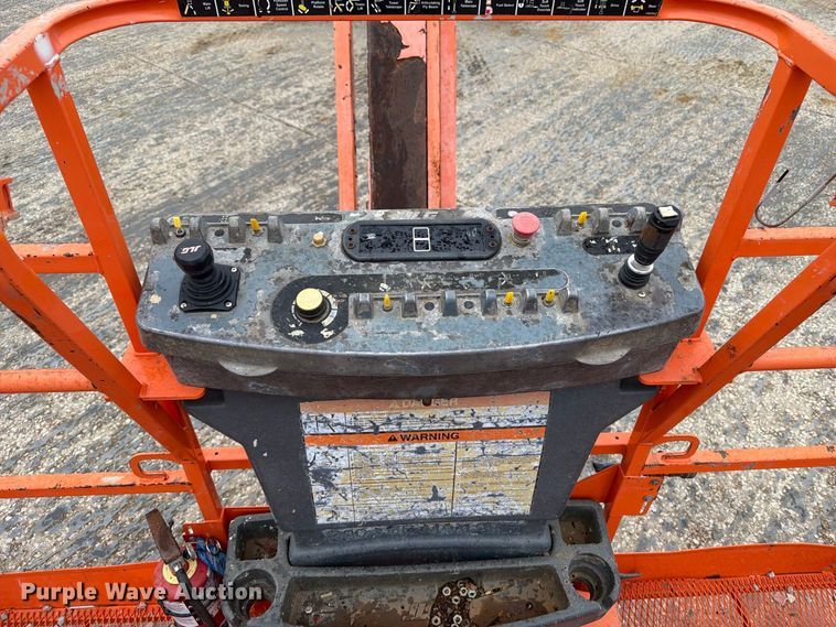 image for item EV7027 2005 JLG 660SJ boom lift