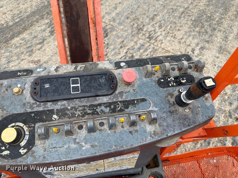 image for item EV7027 2005 JLG 660SJ boom lift