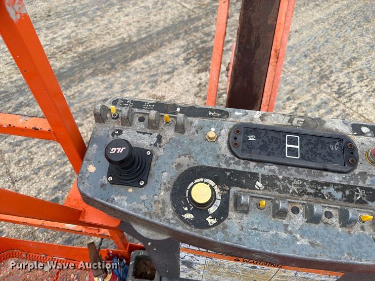 image for item EV7027 2005 JLG 660SJ boom lift