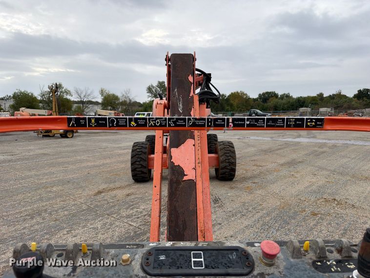 image for item EV7027 2005 JLG 660SJ boom lift
