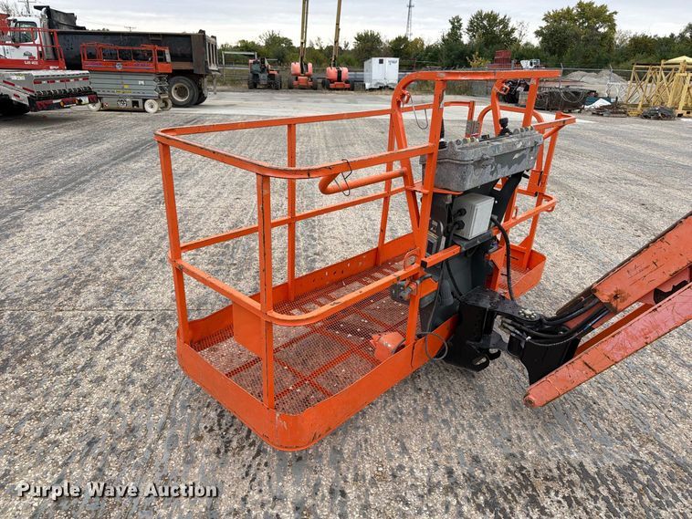 image for item EV7027 2005 JLG 660SJ boom lift