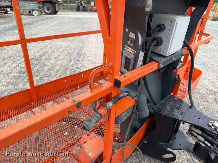 image for item EV7027 2005 JLG 660SJ boom lift