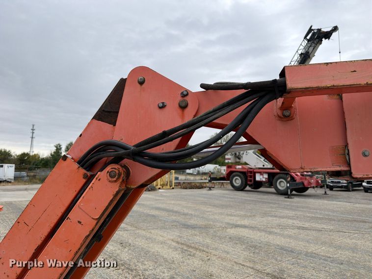 image for item EV7027 2005 JLG 660SJ boom lift