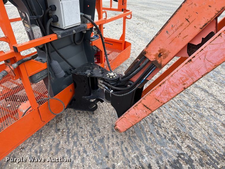 image for item EV7027 2005 JLG 660SJ boom lift