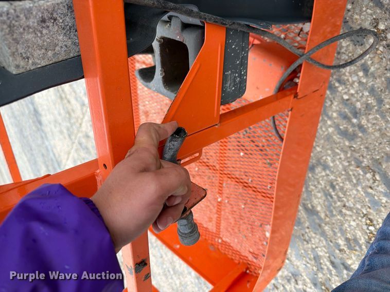 image for item EV7027 2005 JLG 660SJ boom lift