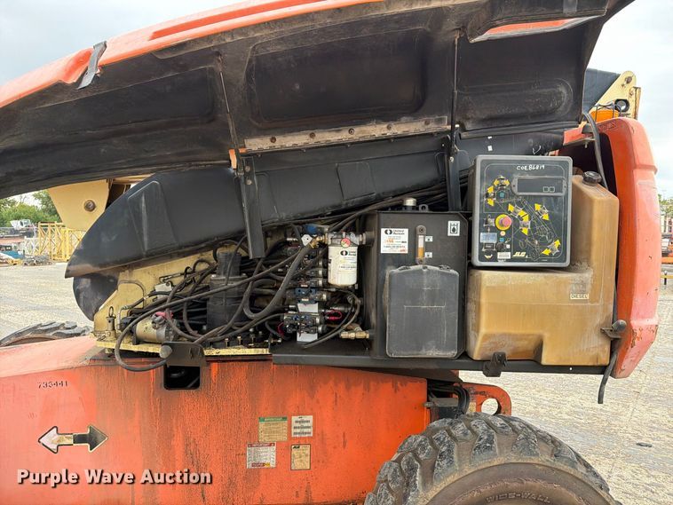 image for item EV7027 2005 JLG 660SJ boom lift