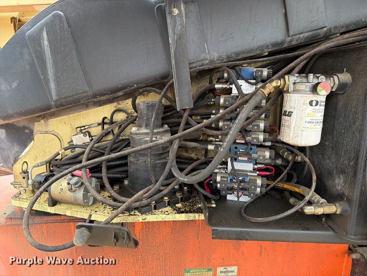 image for item EV7027 2005 JLG 660SJ boom lift