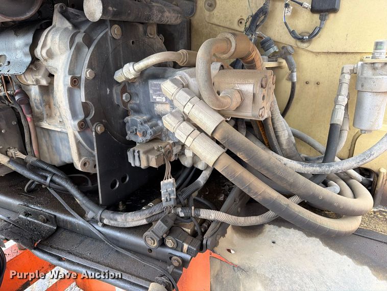 image for item EV7027 2005 JLG 660SJ boom lift