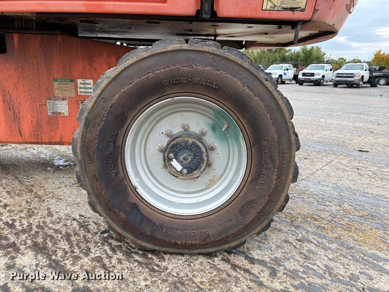 image for item EV7027 2005 JLG 660SJ boom lift