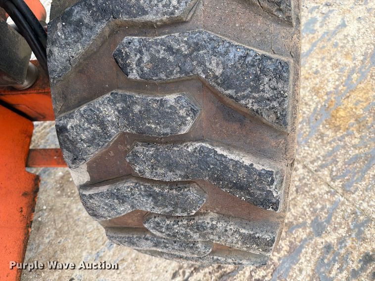 image for item EV7027 2005 JLG 660SJ boom lift