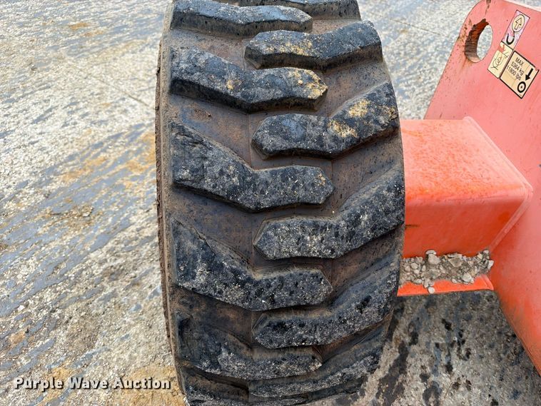 image for item EV7027 2005 JLG 660SJ boom lift