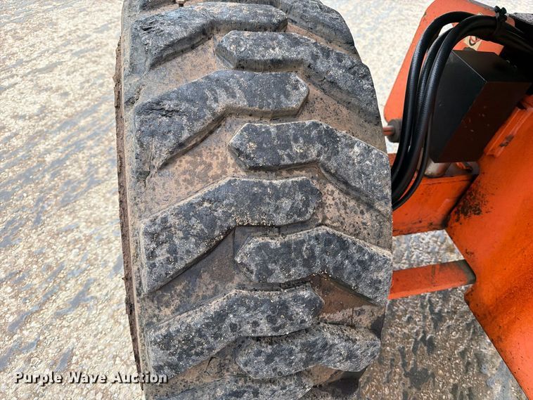 image for item EV7027 2005 JLG 660SJ boom lift