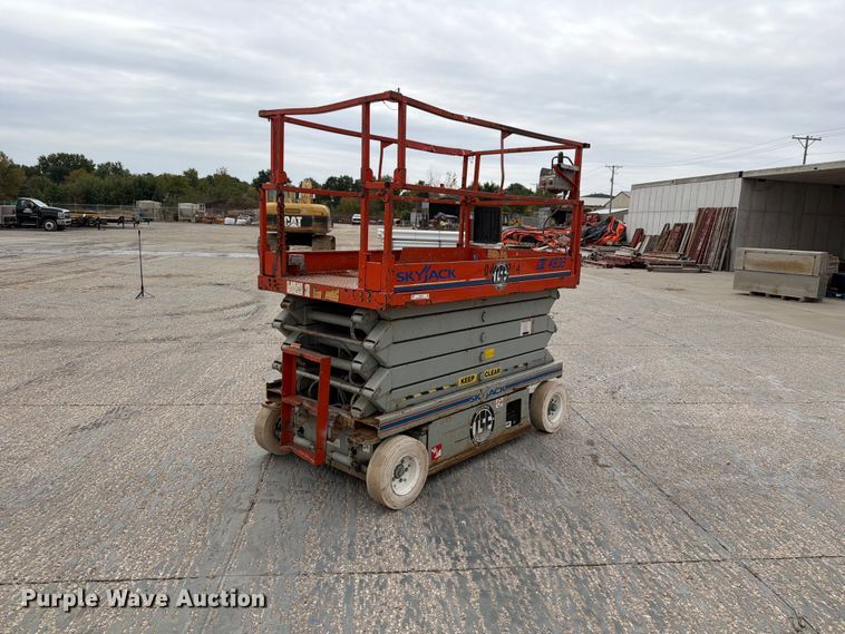 image for item EV7032 Skyjack SJ III 4832 scissor lift
