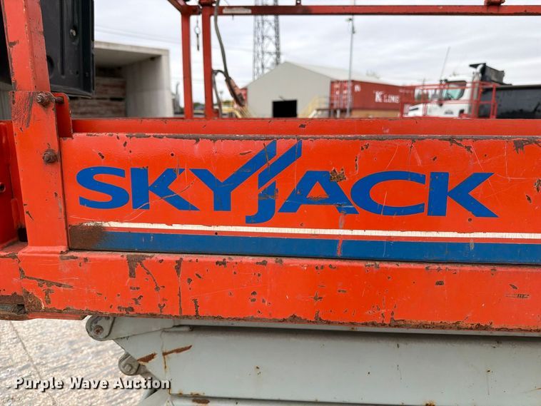 image for item EV7032 Skyjack SJ III 4832 scissor lift