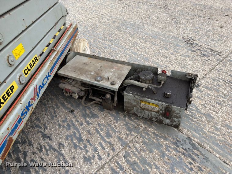 image for item EV7032 Skyjack SJ III 4832 scissor lift