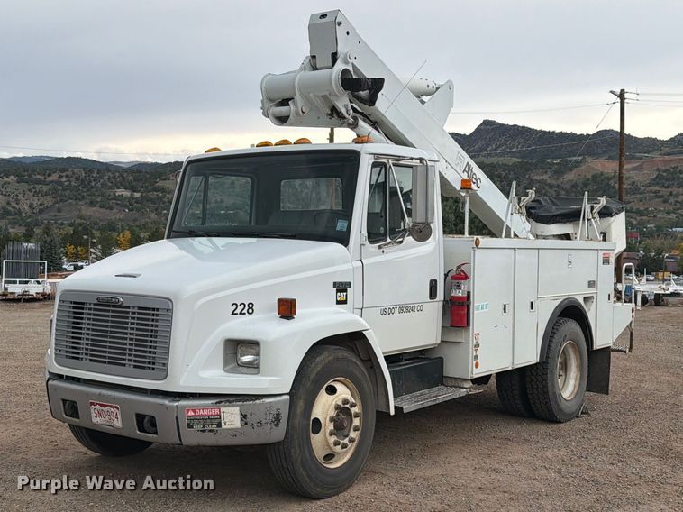 image for item EW0998 2001 Freightliner FL70 bucket truck