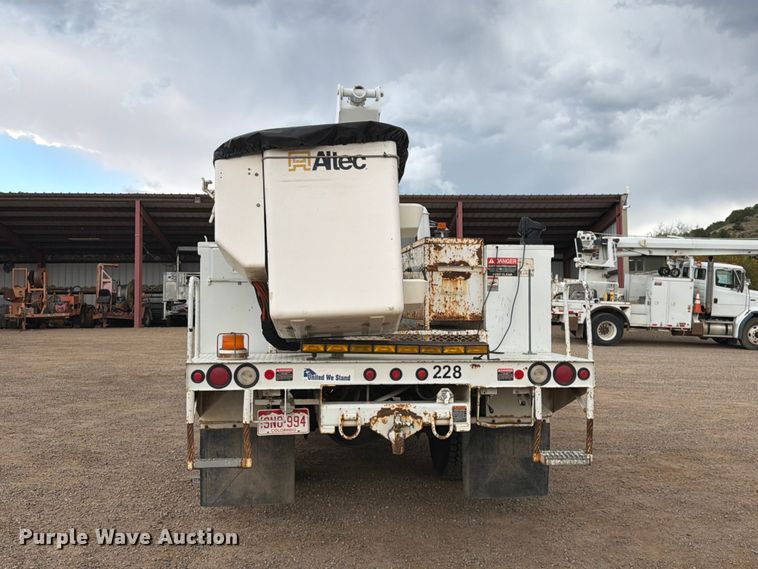 image for item EW0998 2001 Freightliner FL70 bucket truck