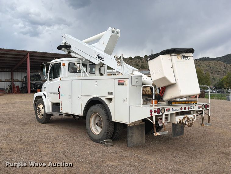 image for item EW0998 2001 Freightliner FL70 bucket truck