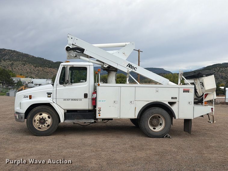 image for item EW0998 2001 Freightliner FL70 bucket truck
