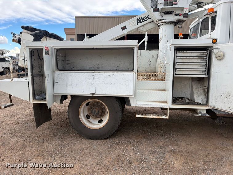 image for item EW0998 2001 Freightliner FL70 bucket truck
