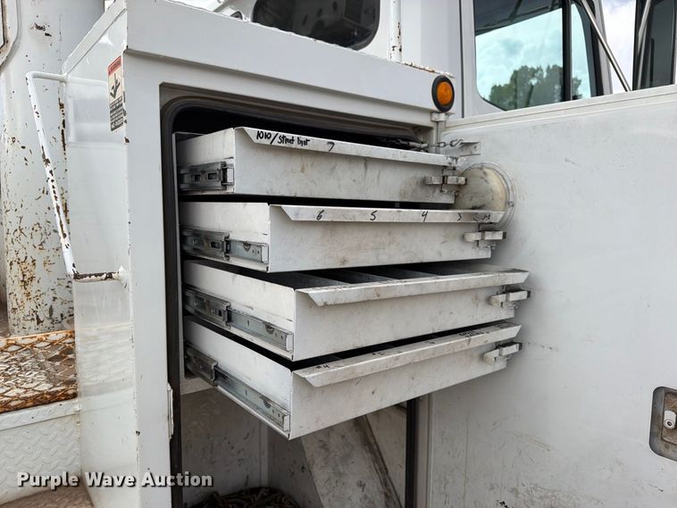 image for item EW0998 2001 Freightliner FL70 bucket truck