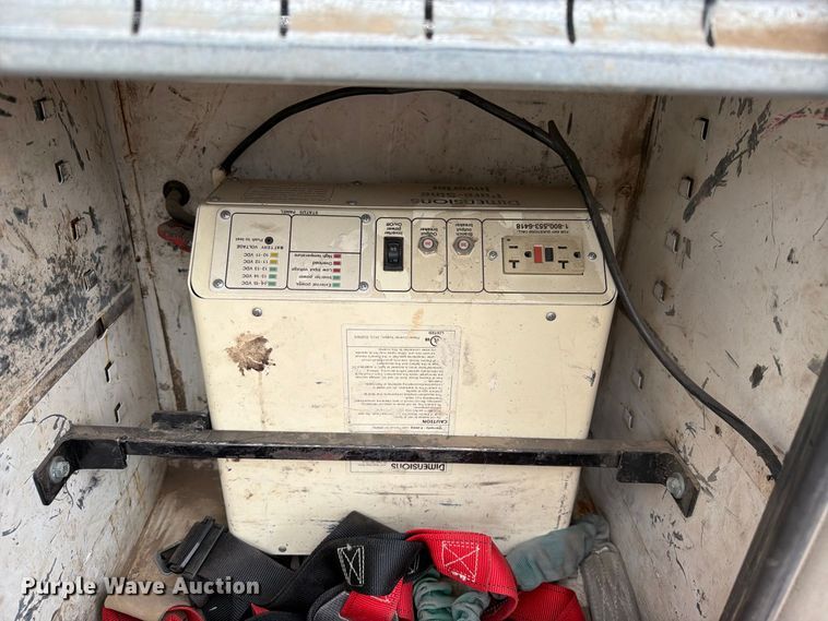 image for item EW0998 2001 Freightliner FL70 bucket truck