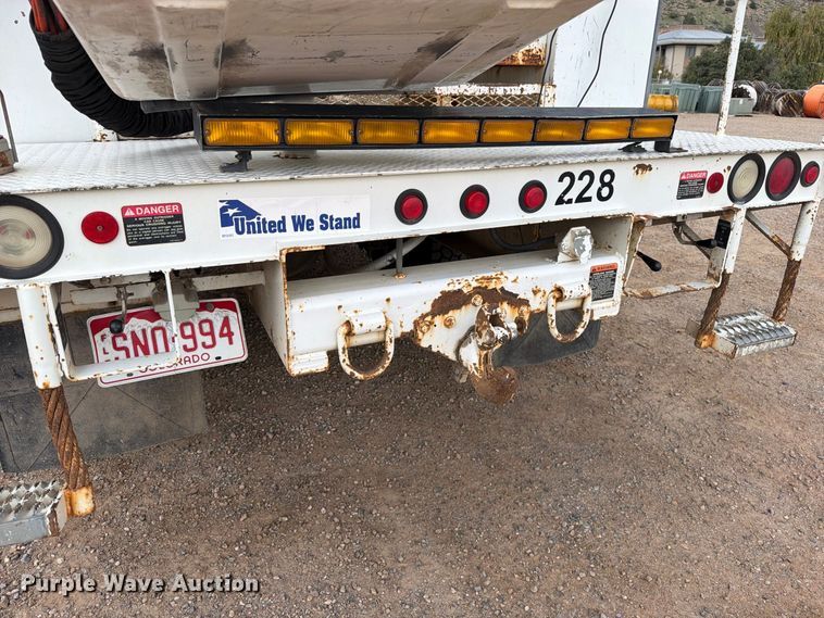 image for item EW0998 2001 Freightliner FL70 bucket truck