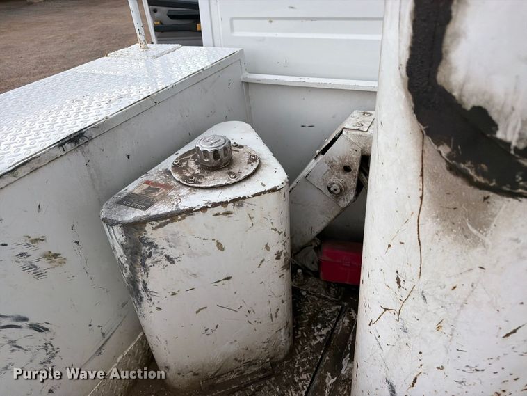image for item EW0998 2001 Freightliner FL70 bucket truck