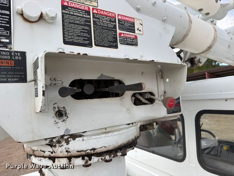 image for item EW0998 2001 Freightliner FL70 bucket truck
