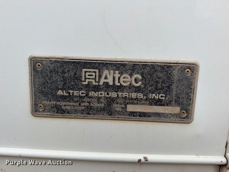 image for item EW0998 2001 Freightliner FL70 bucket truck