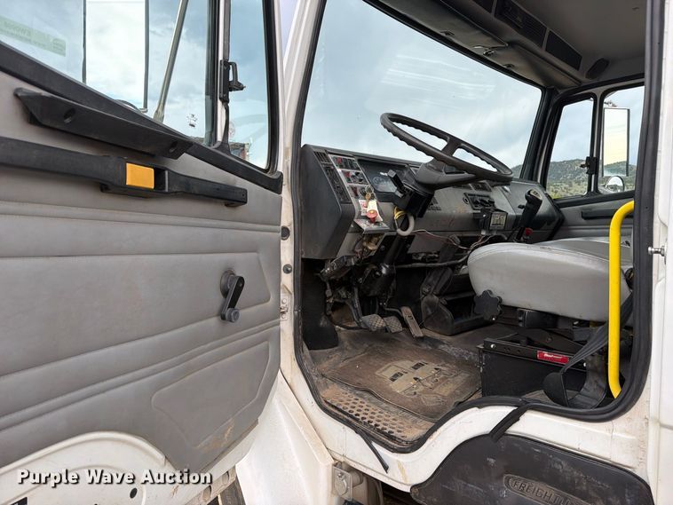 image for item EW0998 2001 Freightliner FL70 bucket truck