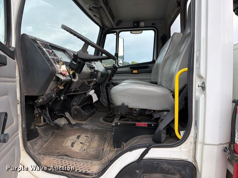image for item EW0998 2001 Freightliner FL70 bucket truck