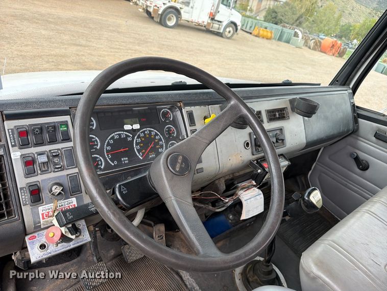 image for item EW0998 2001 Freightliner FL70 bucket truck
