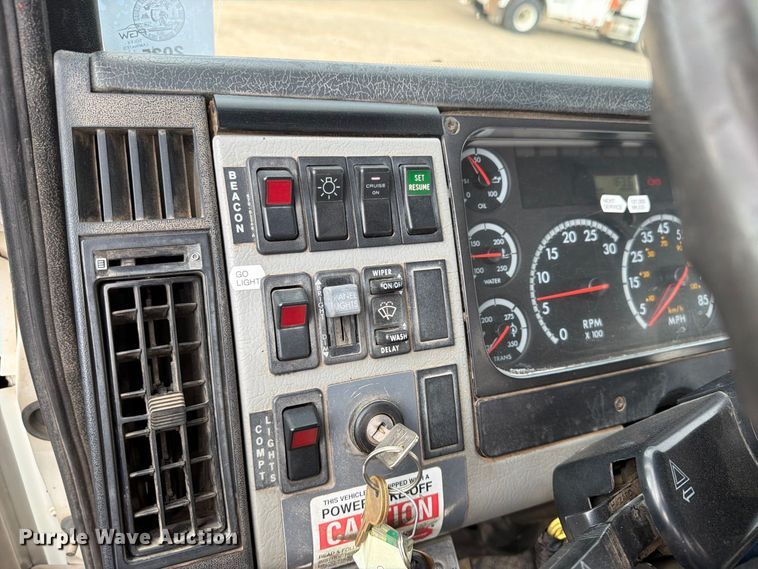 image for item EW0998 2001 Freightliner FL70 bucket truck