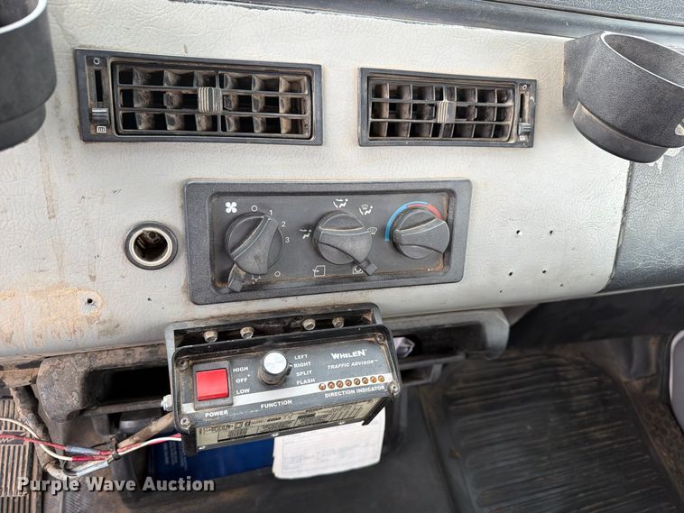 image for item EW0998 2001 Freightliner FL70 bucket truck
