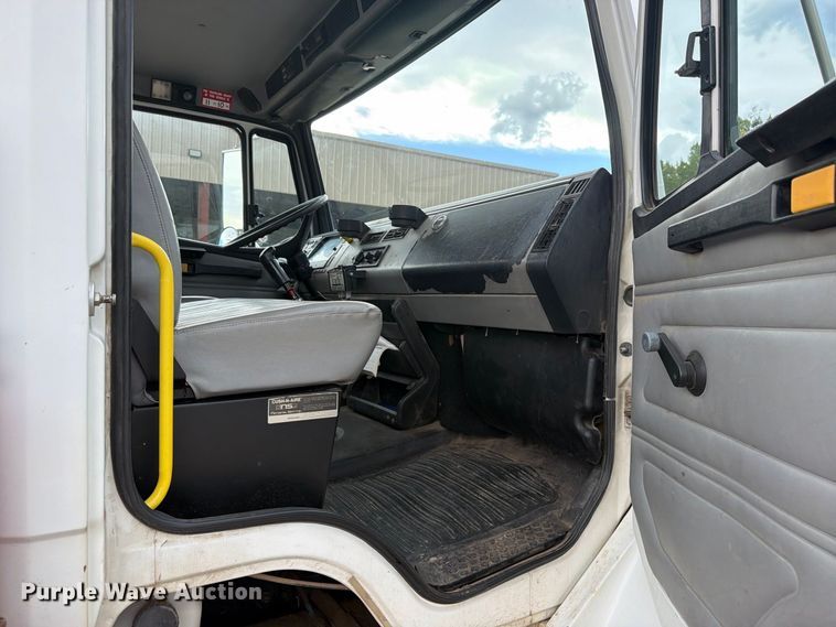 image for item EW0998 2001 Freightliner FL70 bucket truck